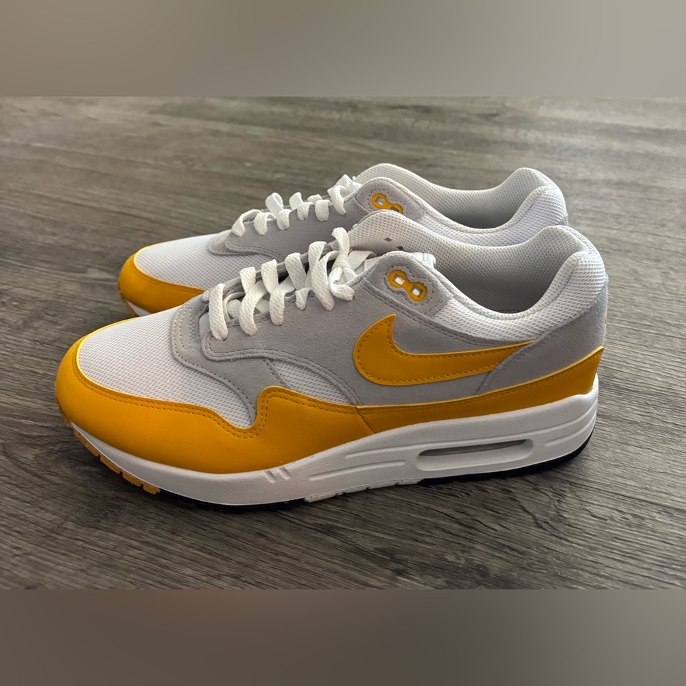 Nike Air Max 1 Yellow White and Gray Men’s Size 9.5